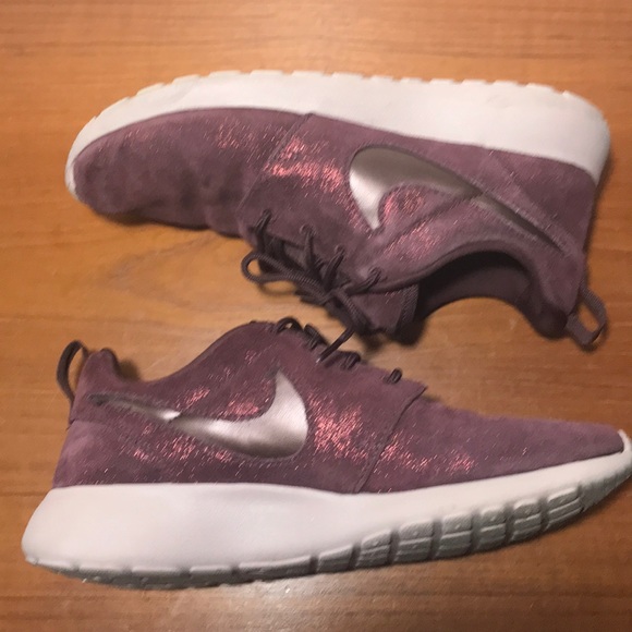 roshe shoes maroon